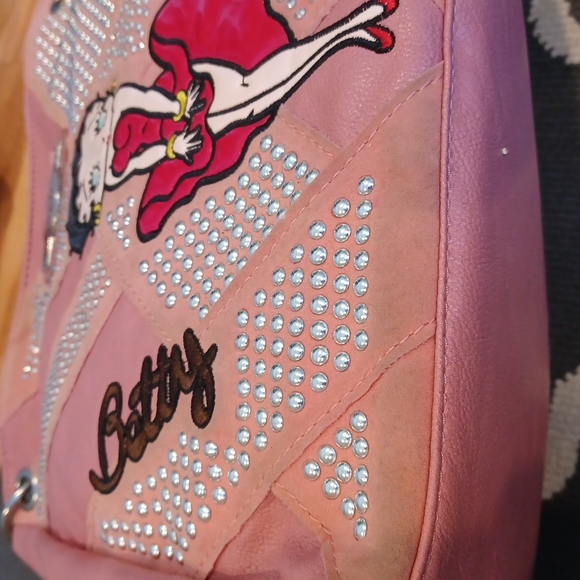 Betty Boop Large Pink Studded Shoulder Bag - Picture 15 of 16